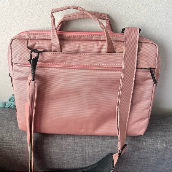 Tucano soft pink laptop bag called “Workout Cable Out” good condition - Picture 7 of 16